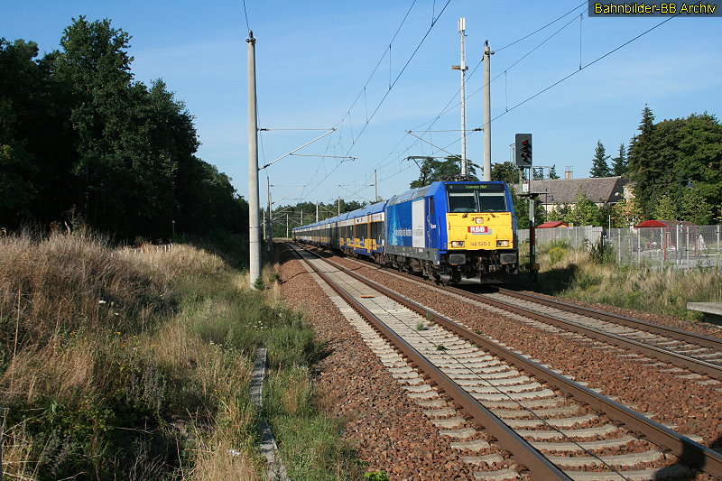 Der Interconnex durchfhrt den Haltepunkt Thyrow auf dem Weg nach Leipzig. (7. August 2008)