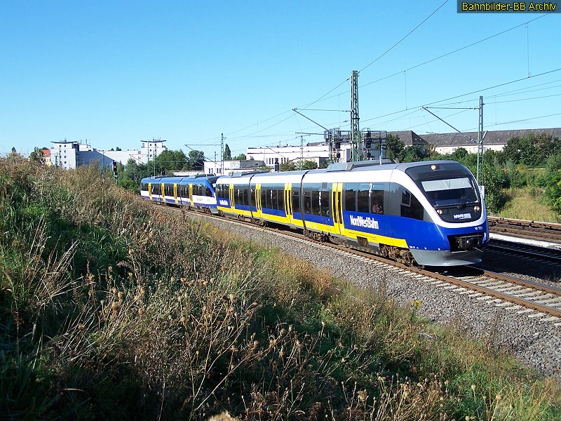 Im September 2009 war ein Triebwagen der Nordwestbahn bei der Niederbarnimer Eisenbahn zu Gast, um einige Zge bis Gesundbrunnen durchbinden zu knnen. Am 5. September kommen VT 721 und VT 737 als NEB 86132 von Berlin Gesundbrunnen auf dem Weg Richtung Basdorf.